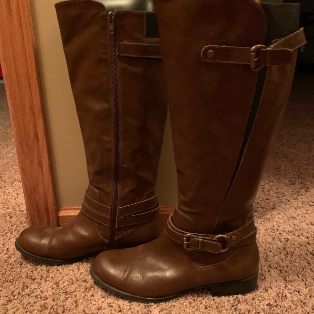 Knee boots (sz9) Never worn.